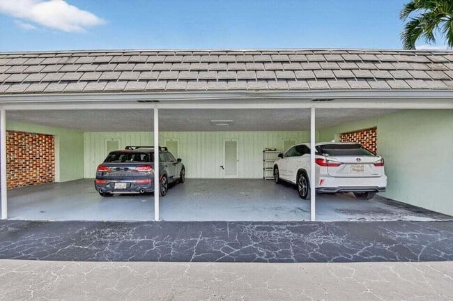 Building Photo - 324 Orange Tree Dr Unit 5