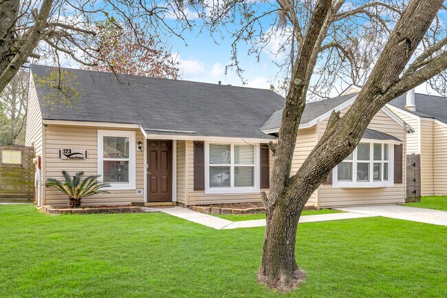 Photo - 123 Peachtree Dr