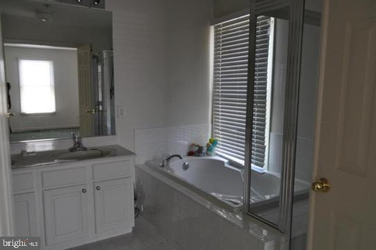 Building Photo - 344 Hart Mews