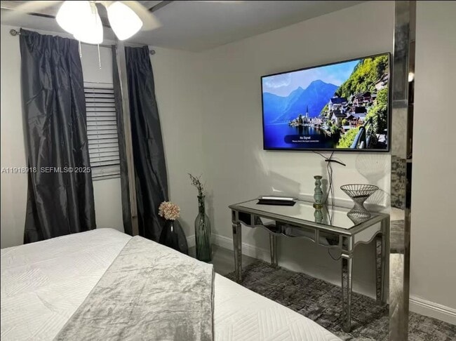 Photo - 910 SE Ocean Ave