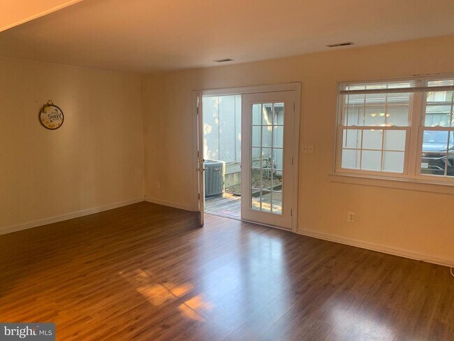 Photo - 133 Woodlake Dr