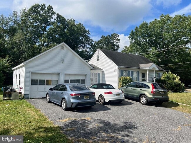 Building Photo - 420 Villanova Rd