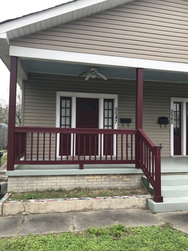 Photo - 5547 Woodlawn Pl