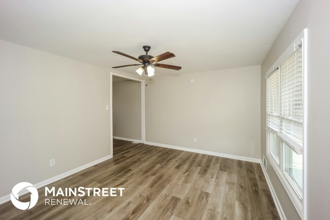 Photo - 267 Essex Dr