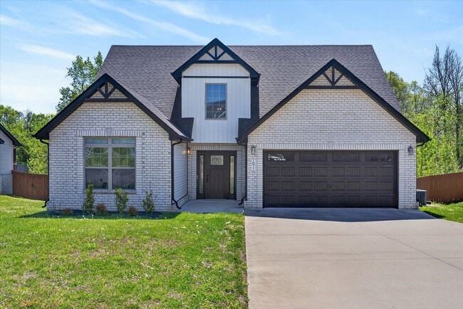 Building Photo - Pet Friendly Three Bedroom!