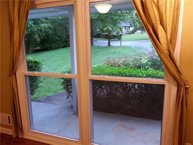 Photo - 3490 Commanche Ct SE