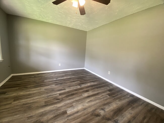 Photo - 122 Young St