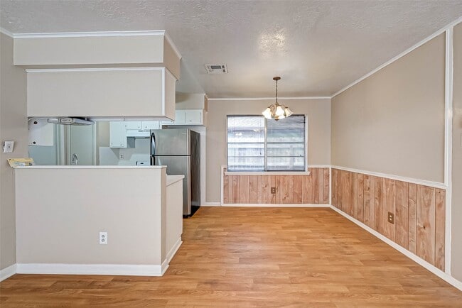 Building Photo - 4739 Parkland St