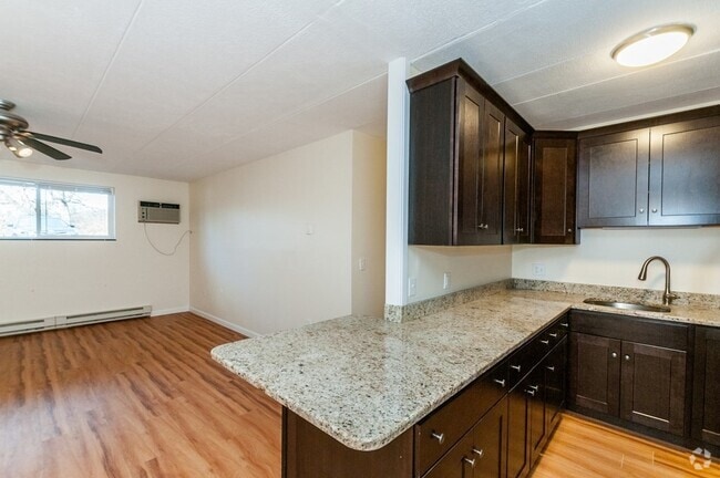 Building Photo - 43 Burnham St Unit A3 Rental