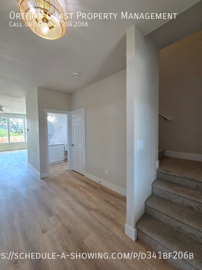 Photo - 2123 NW Jetty Ave