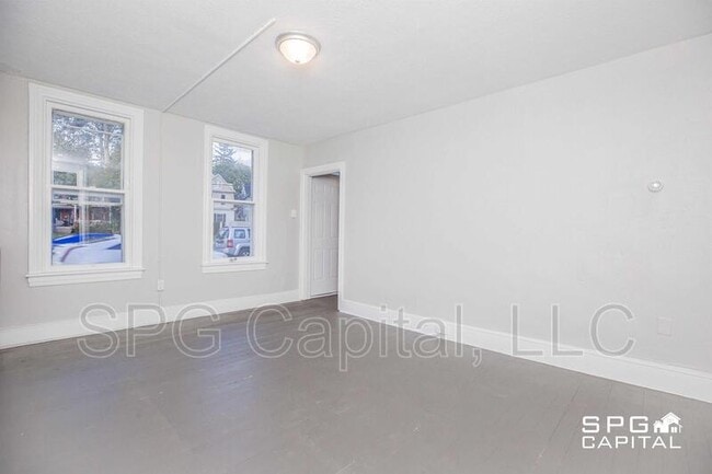 Photo - 526 E Queen St