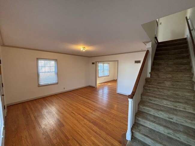 Building Photo - 2 Bed 1 Bath Duplex Unit in Central Manhattan