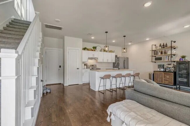 Photo - 3639 Hydes Ferry Rd