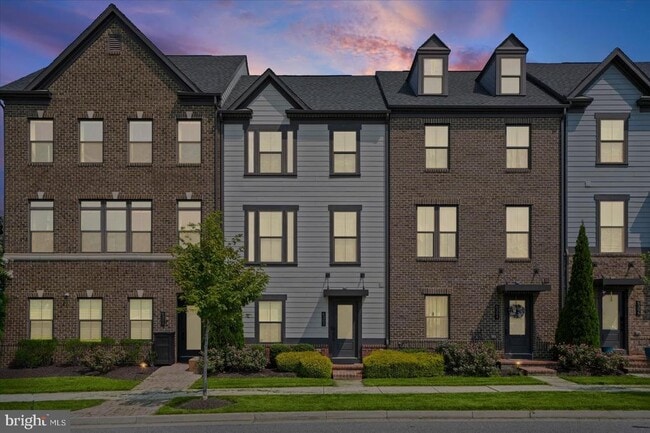 Building Photo - 6302 Greenleigh Ave