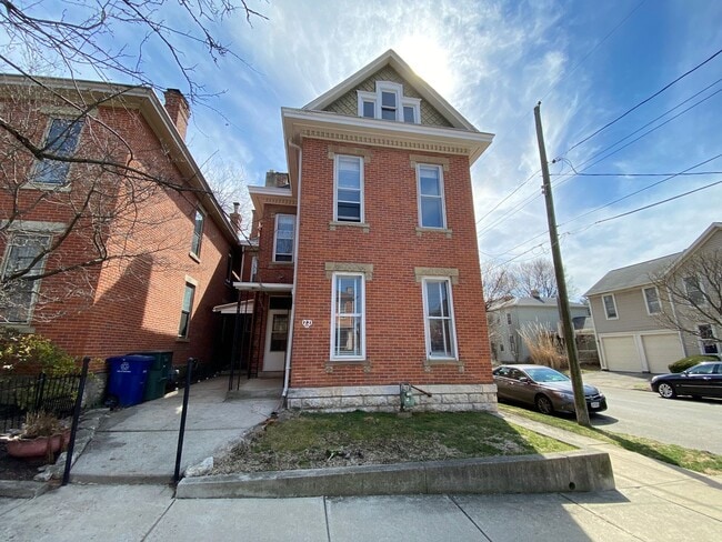 Building Photo - 77 E Lincoln St Unit 1 Down Rental