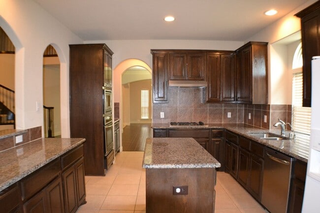 Photo - 6 Bed 4 Bath House for Lease - Plano - GOOD LOCATION!