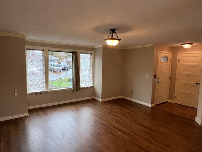 Photo - NEW TO MARKET, CLOSE TO SOUTH MEDFORD HIGH...