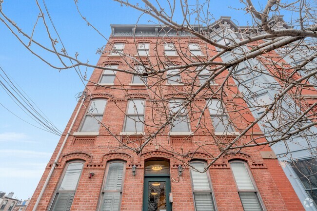 Building Photo - 128 Bright St Unit 3 Rental