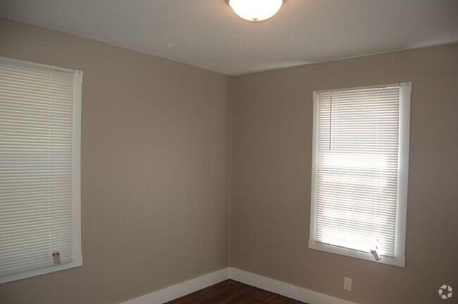 Building Photo - 2 BR Duplex on Governor Street Recently Re... Rental