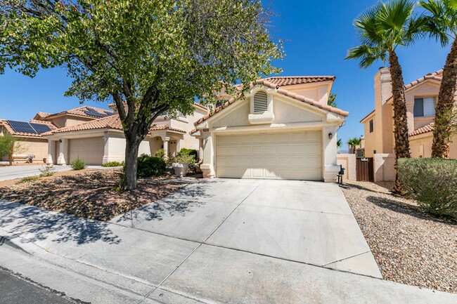 Building Photo - SUMMERLIN, SPACIOUS, 4 BED HOME WHITH A LARGE BACKYARD