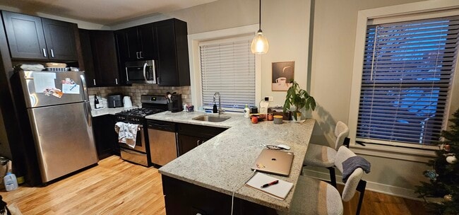 Building Photo - 2211 W Eastwood Ave Unit 2205-3E