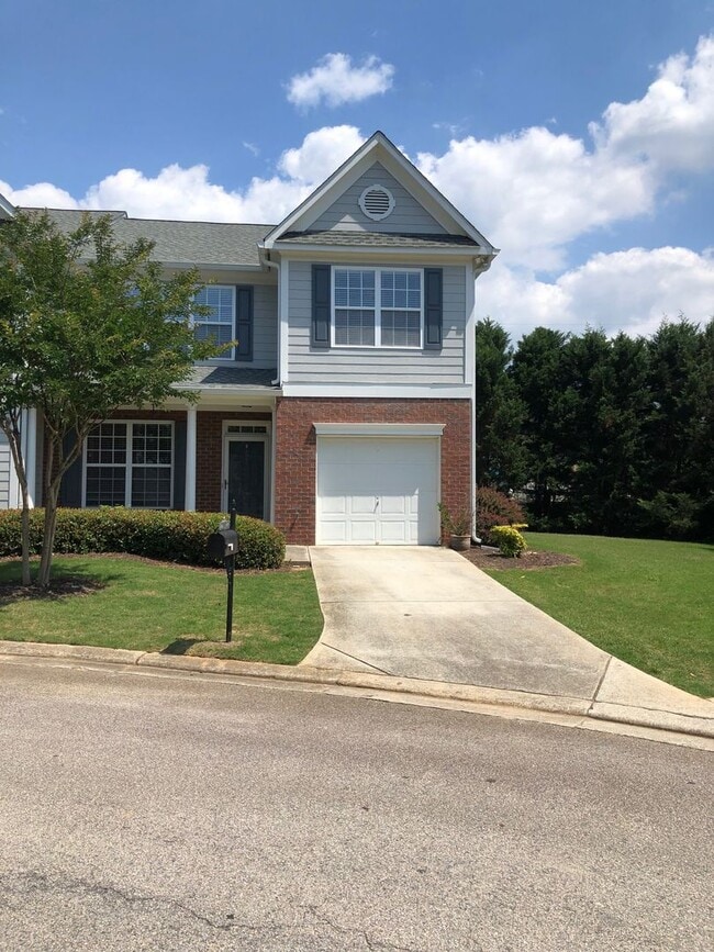 Building Photo - 3 bed/ 3 bath Townhouse