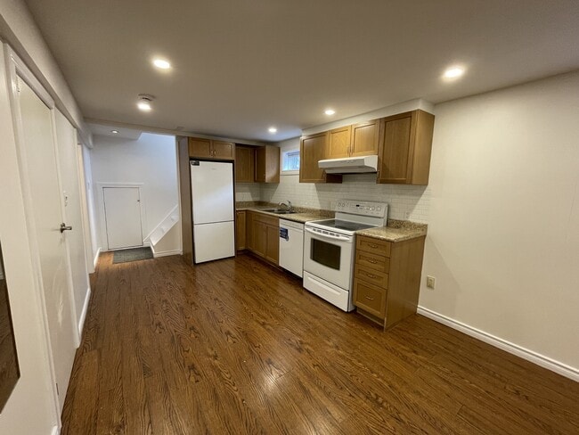 Kitchen & entry - 2634 Widemarr Rd Unit 2634 Widemarr Rd