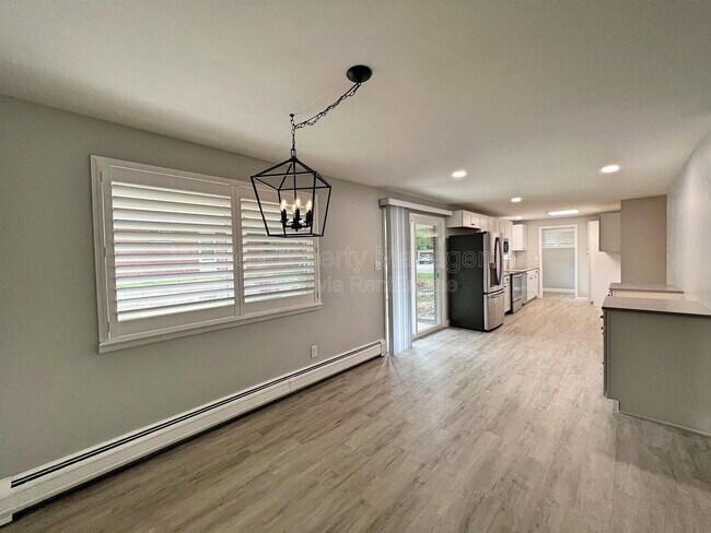 Photo - 2995 Kendall St
