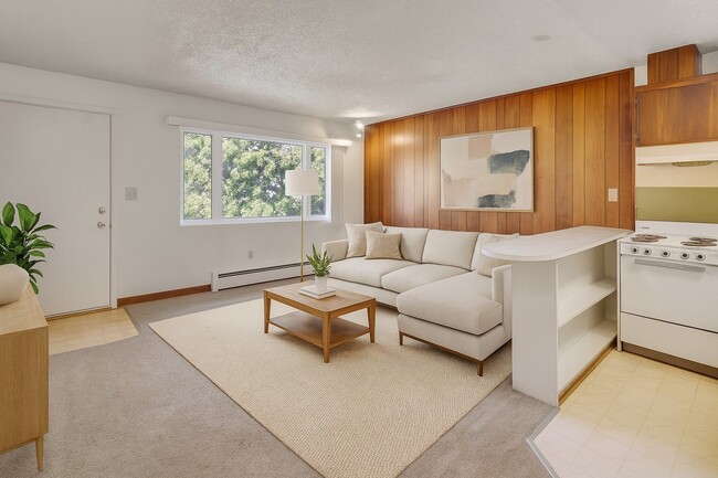 Building Photo - Country Lane