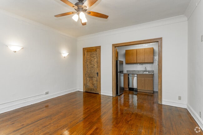 1BR, 1BA - 500SF - 2339 N. Geneva