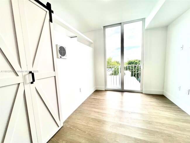 Photo - 1620 NW 18th St Unit 305
