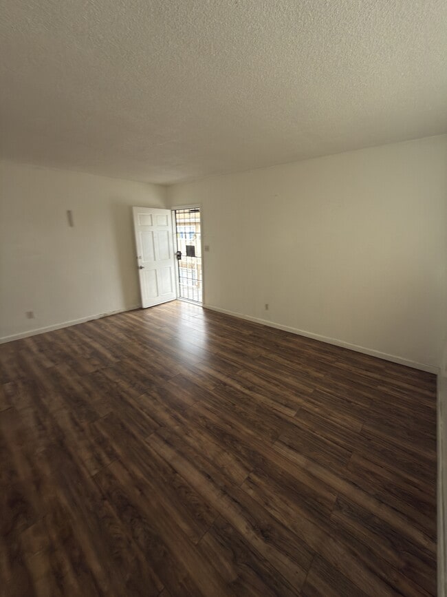 Photo - 820 W Imperial Hwy Unidad 3