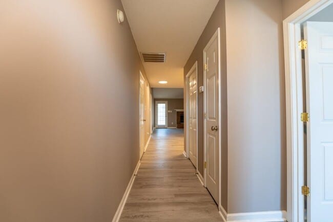 Photo - 334 Hawthorne Oaks Way