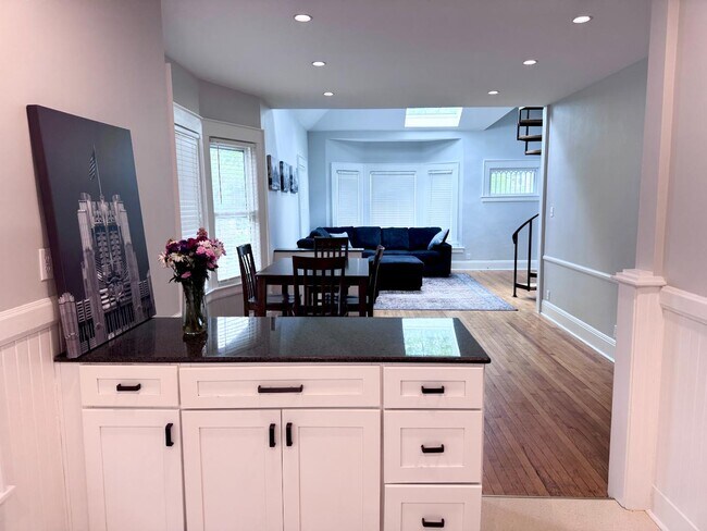 816-818 Maryland Ave - Upstairs Unit 2