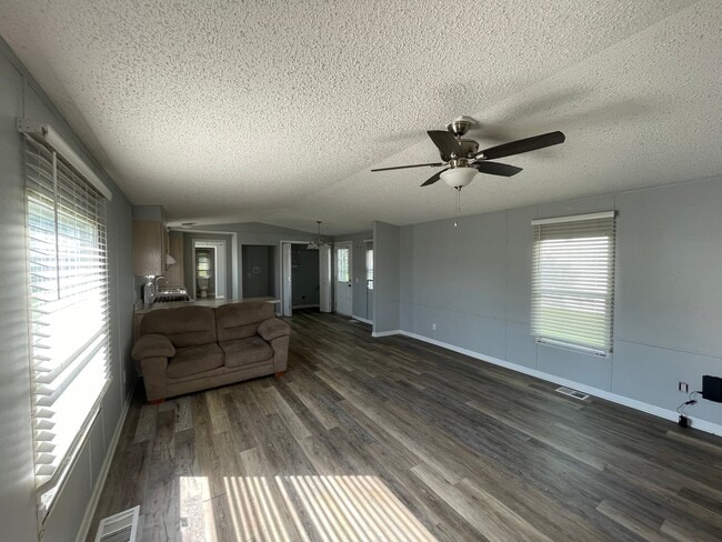Photo - 207 Cumberland Ln