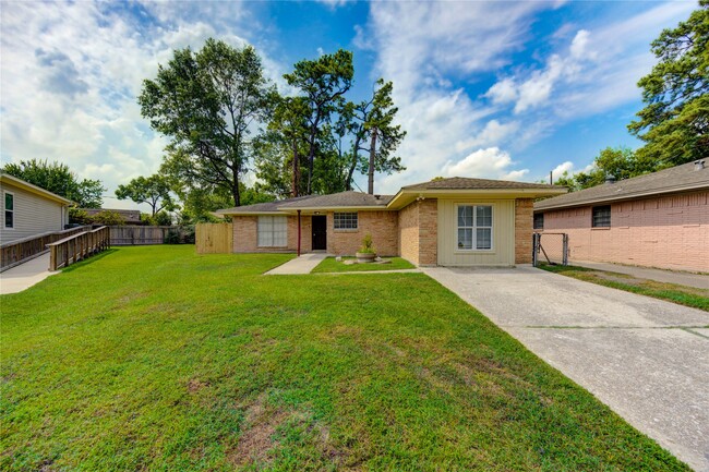 Photo - 9811 Shadydale Ln