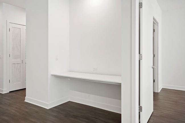 Photo - 224 W Hubbard St