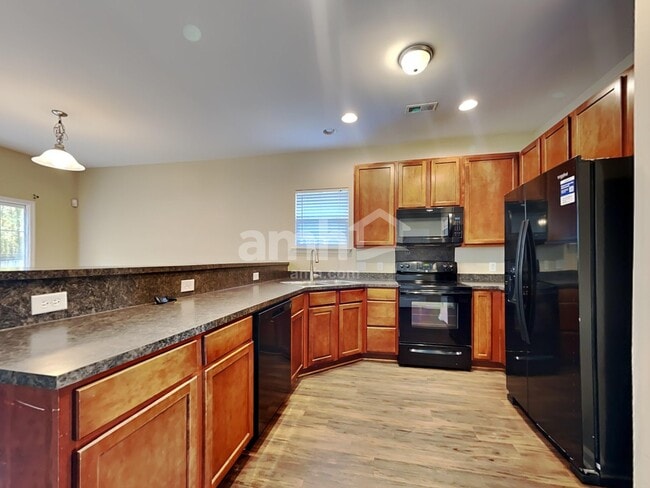 Photo - 577 English Oak Cir