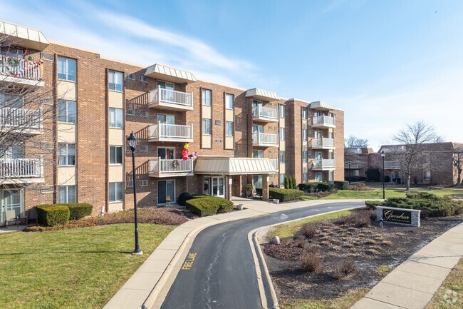 Photo - Greenbrier Apartments