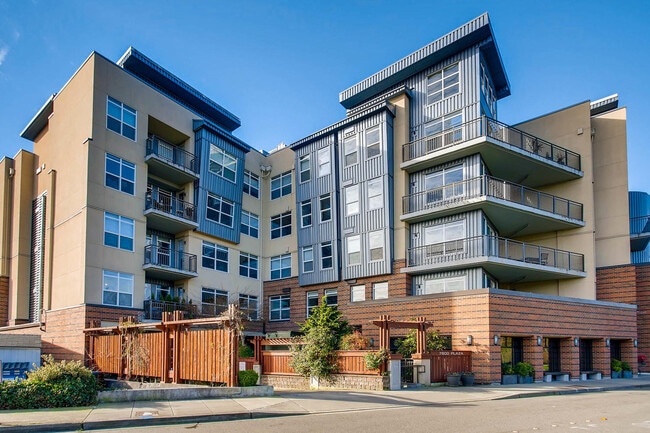Building Photo - 7800 Plaza Condominiums ~ Mercer Island Unit 305