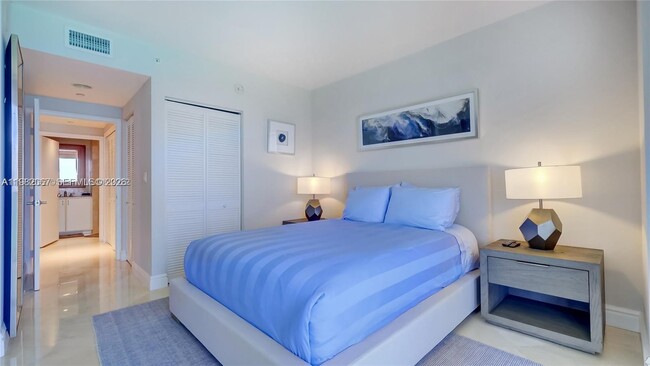 6365 Collins Ave Unit 3802
