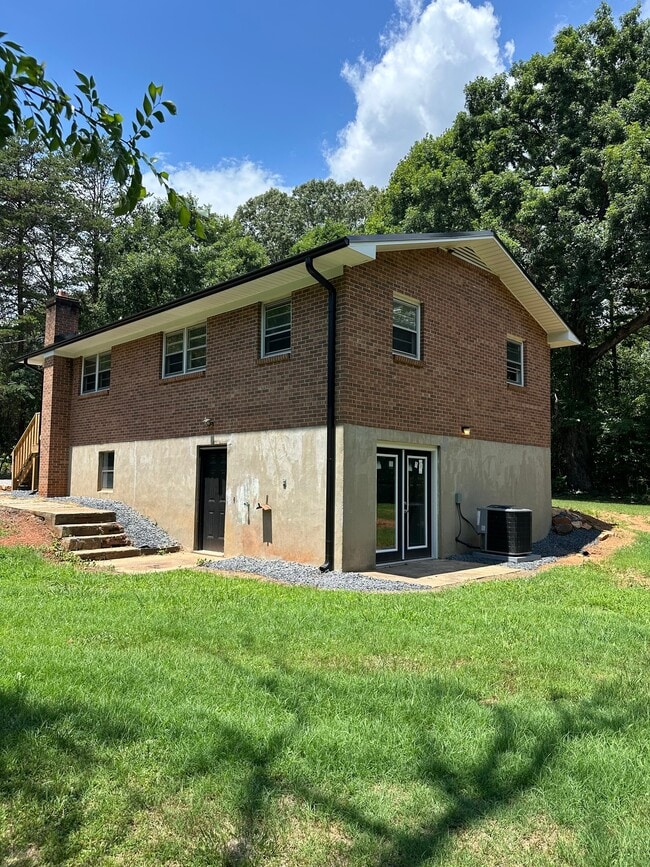 Photo - 160 Oak Crest Rd