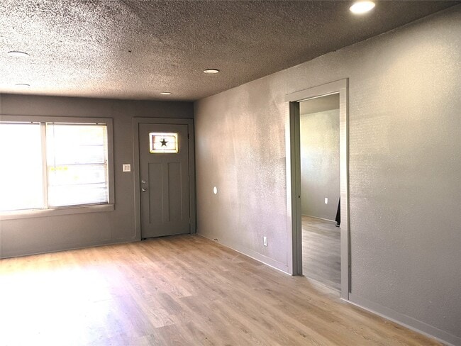 Photo - 5617 Malmedy Rd