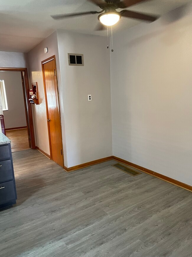 Photo - 4994 Fyler Ave