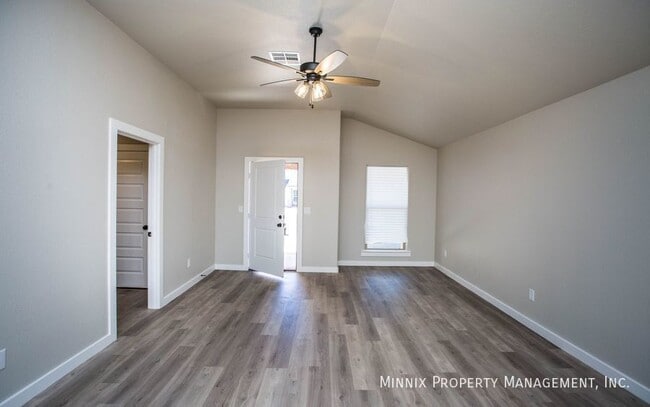 Photo - 13212 Ave. S