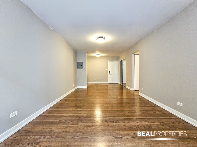 Photo - 524 W Oakdale Ave Unit S