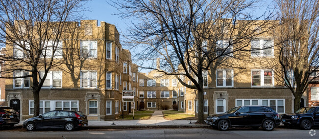 Building Photo - 4826 W Addison St Rental