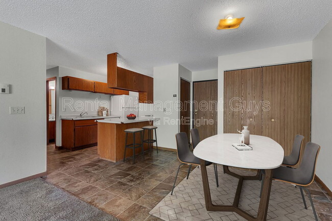 Photo - 131 Cedar St E Unit 303