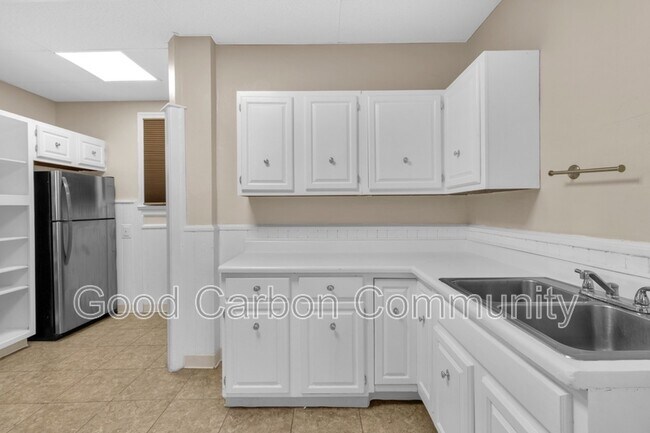 Building Photo - 197 Allen St Unit 2