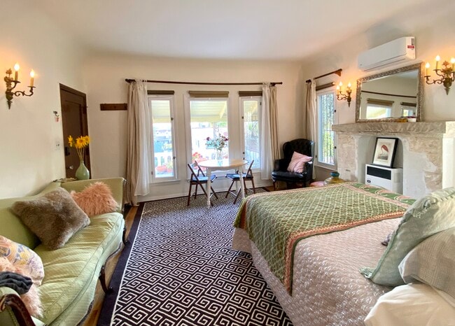 Photo - 1623 Grafton St Unit Little Villa